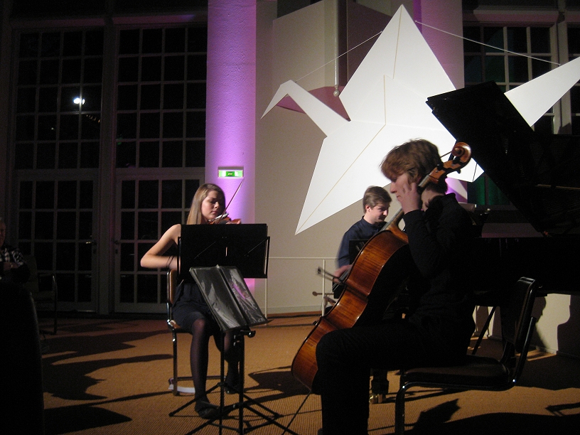 Jella Linnert, Konstantin Schürholt und Paul Rittel als Instrumentaltrio, „Götterfunken“, 2009