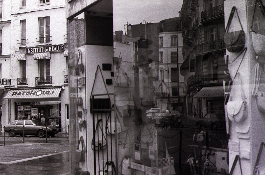 Pariser Fassade eines Institut de beauté